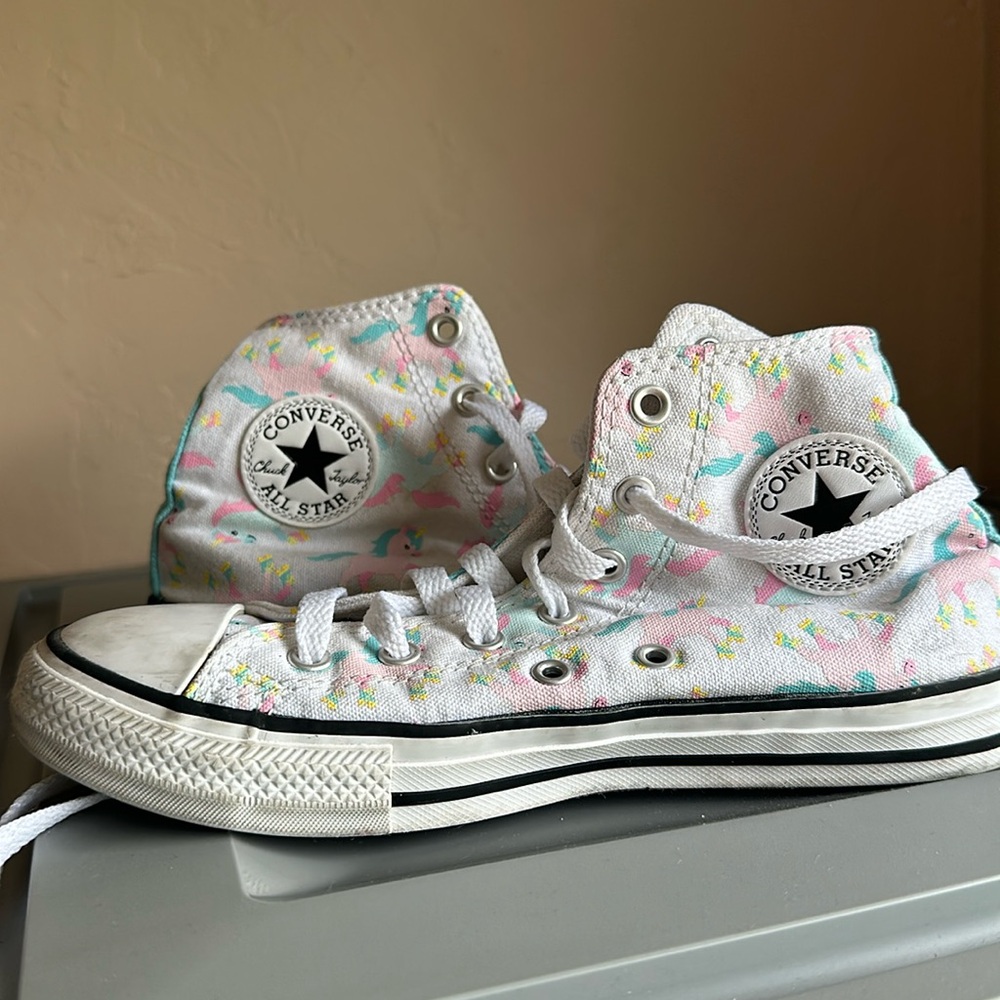 Girls unicorn converse!